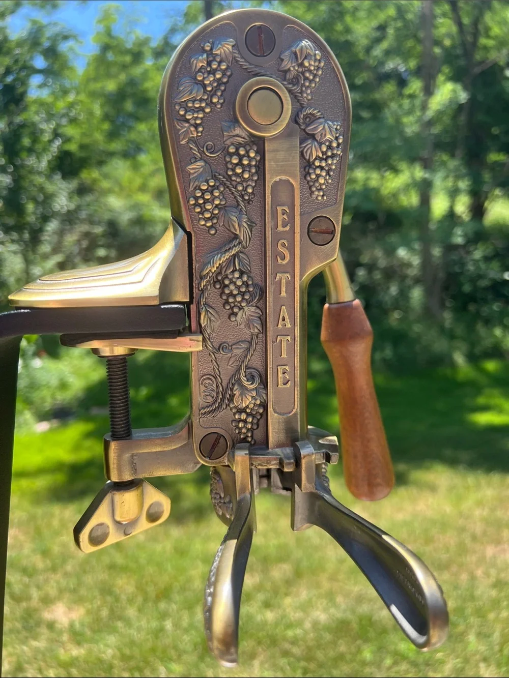 Rogar Estate Brass Porch Patio Table Top Wine Bottle Opener Corkscrew Vice Grip
